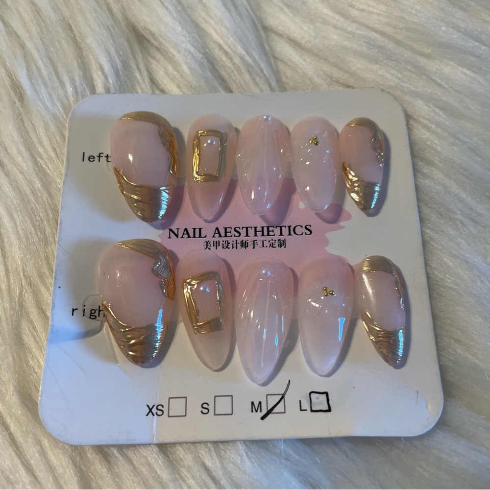 Nail Aesthetics Press-On Nails - Medium